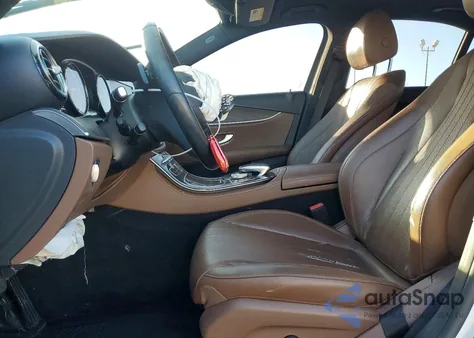 2017 Mercedes-Benz E 300 z USA, uszkodzony, nr VIN WDDZF4JB8HA042702